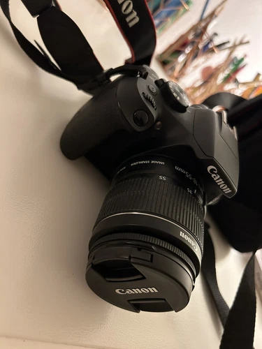 Canon EOS 1300D (W)18.0MP Digitalkamera - Schwarz (Kit mit EF-S 18-55mm III DC..