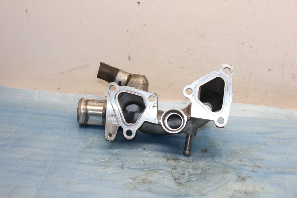 Salida de agua de refrigerante OEM para Toyota Avalon Camry Highlander Rav4 05-2018 (155) Foto 2 de 3