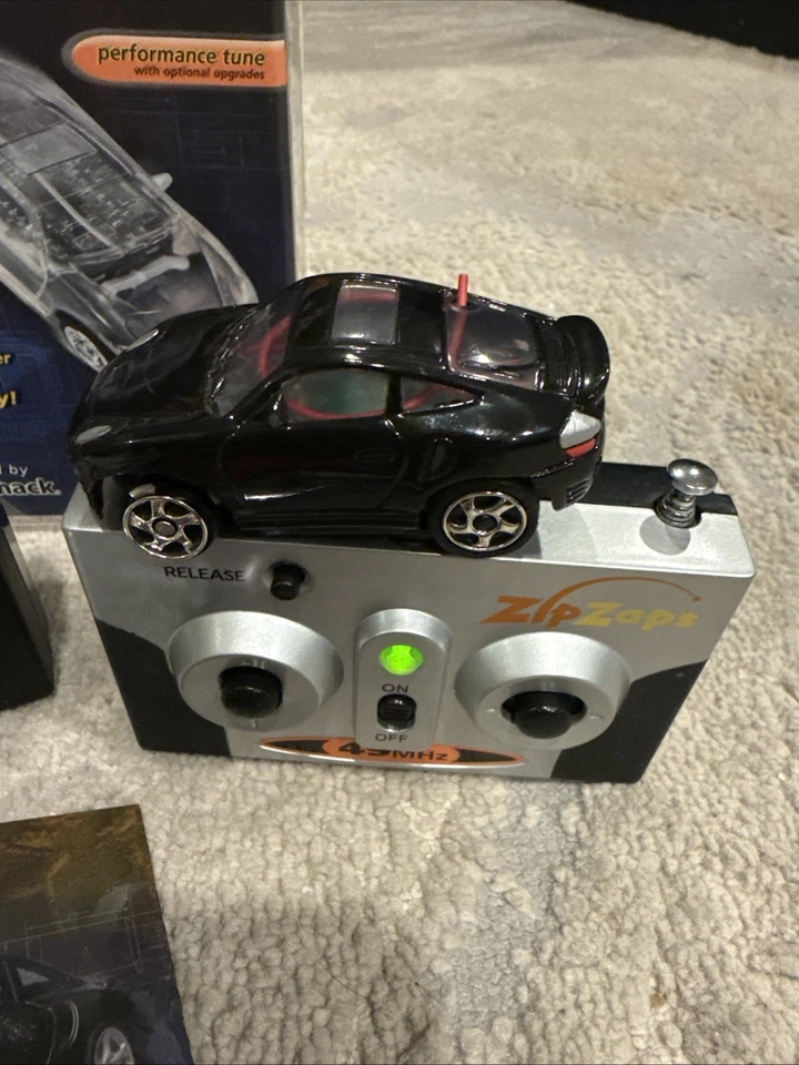 VTG Radio Shack Zip Zaps Micro RC Cars & Remotes FAST & Furious, Porsche Read - Image 3 of 4