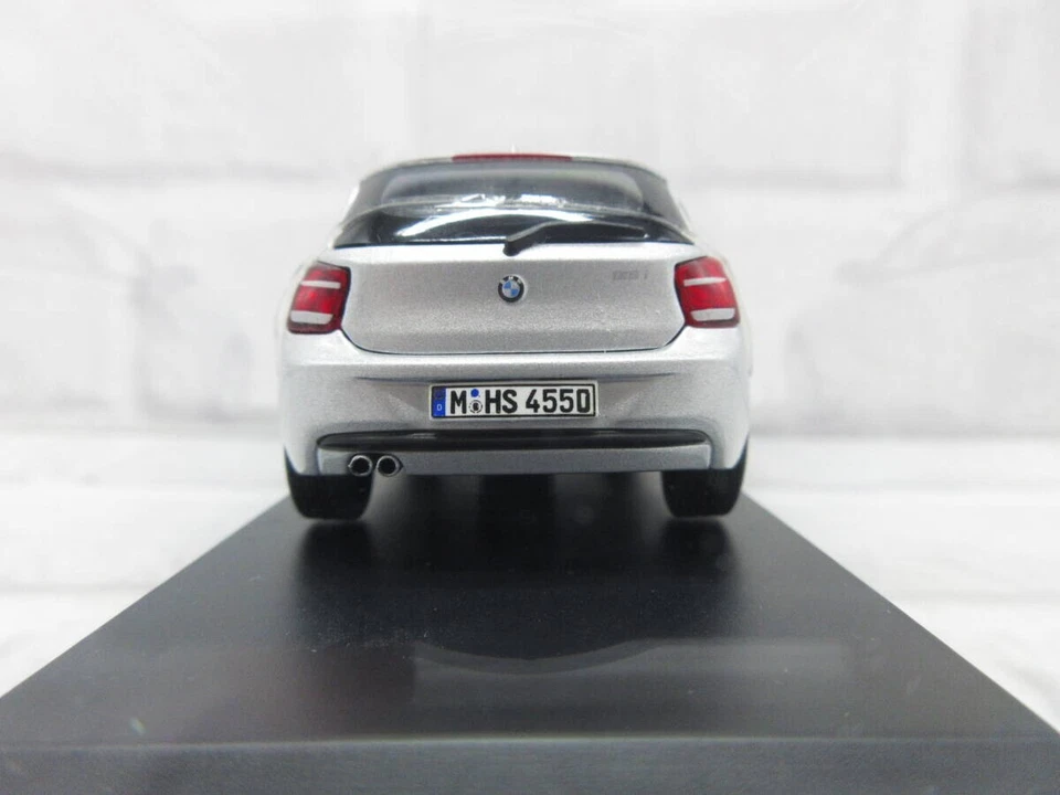 Modellino auto 1:43 PARAGON BMW serie 1 Hatchback Glacier Silver pressofuso - Immagine 3 di 4
