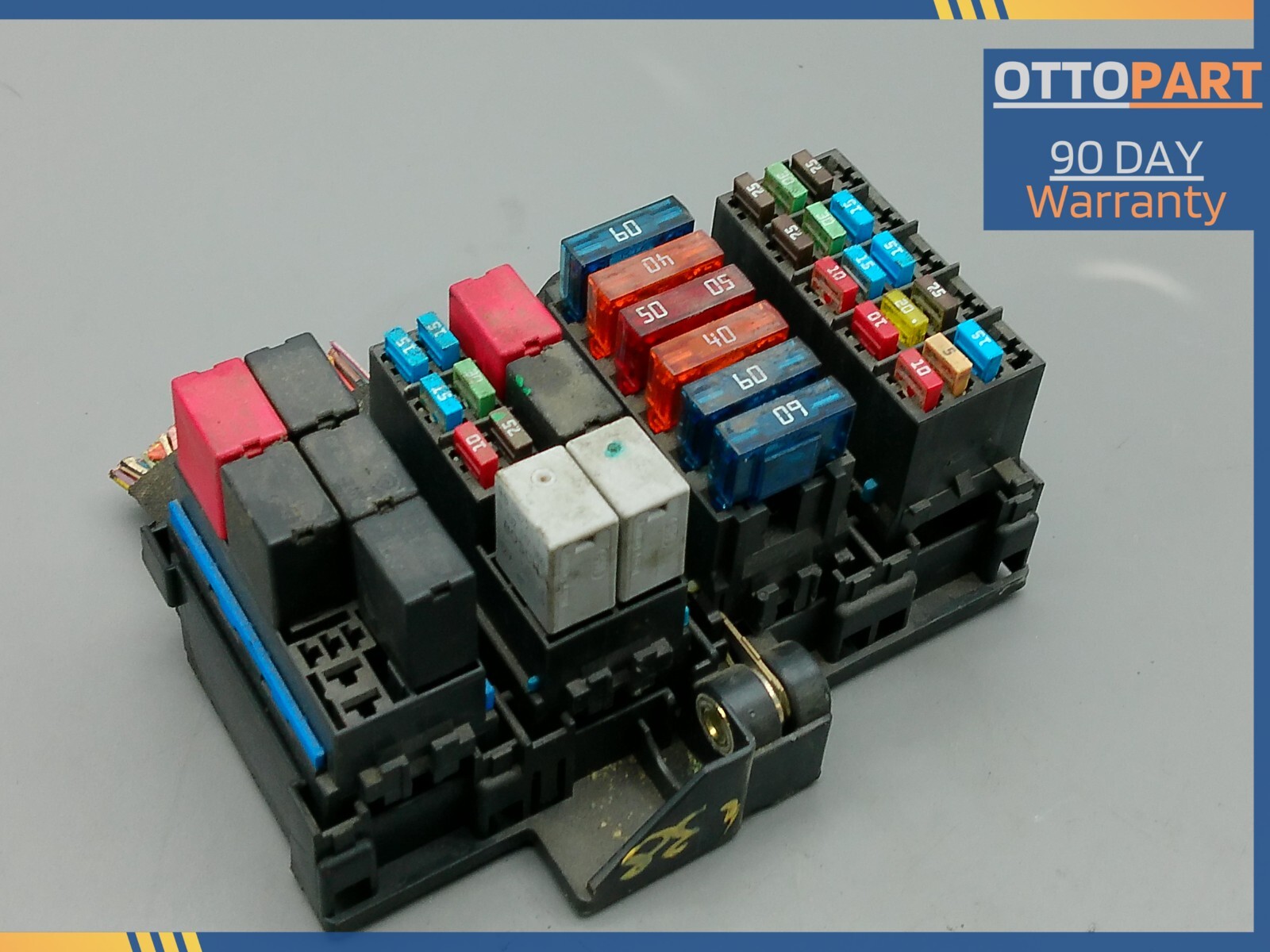 2003-2012 Maserati Quattroporte Front Engine Bay Fuse Relay Block Box OEM