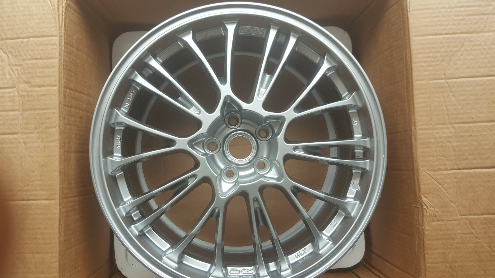 OZ RACING Botticelli HTL 8.5x19 5x108 ET27 OE FERRARI 