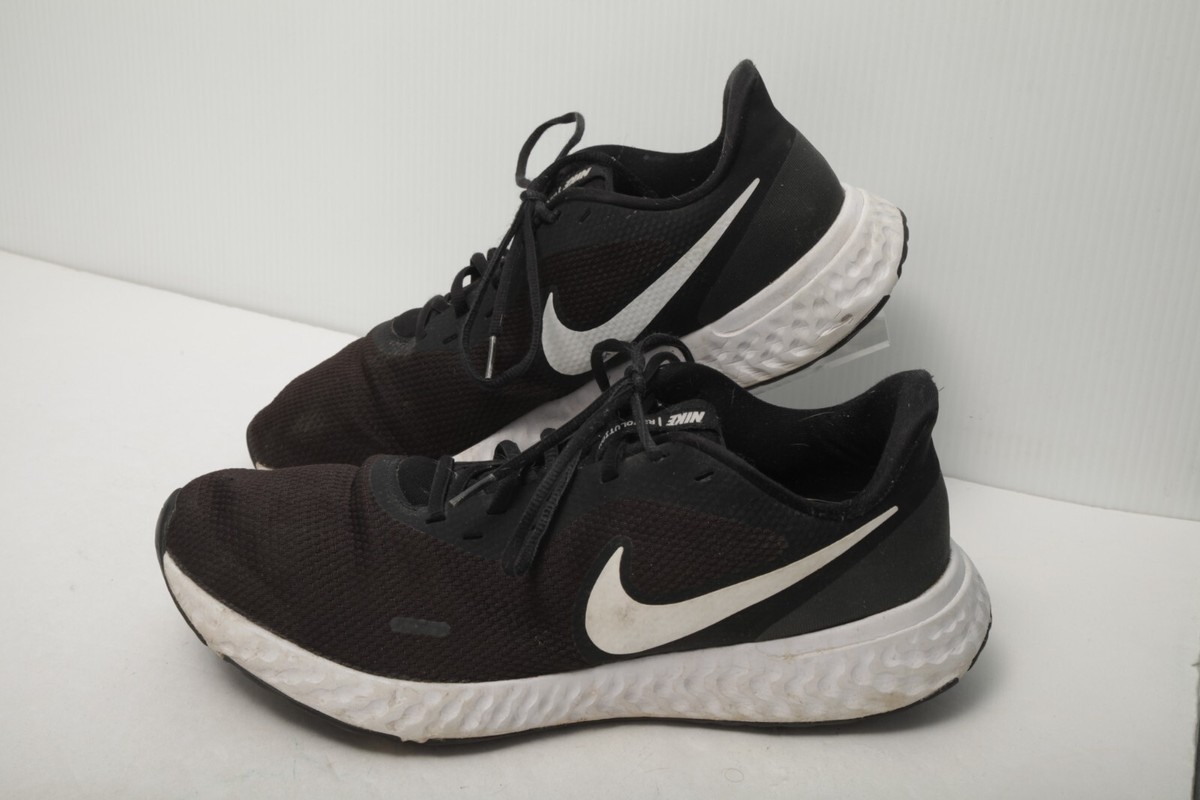 Nike Revolution Mens 13 BQ3204-002 Black White Lace-Up Sneaker