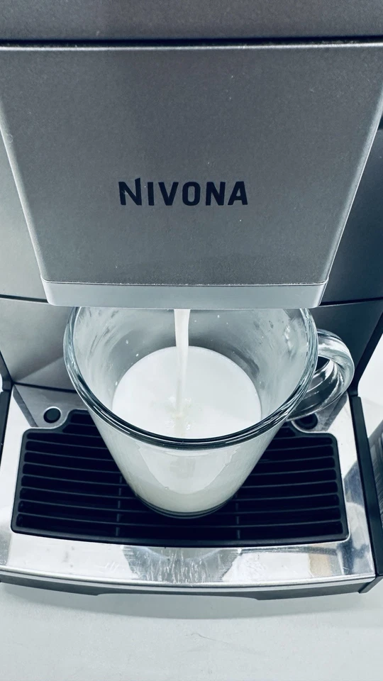 Nivona CafeRomatica NICR 795 Kaffee-Vollautomat titan/chrom 721 Kaffeebezüge! - Bild 4 von 4