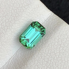 0.75 carat Natural Vivid Mint Green Tourmalin...