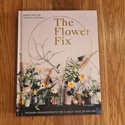 Flower Fix: Modern arrangements for a daily dose nature  Potter, Anna