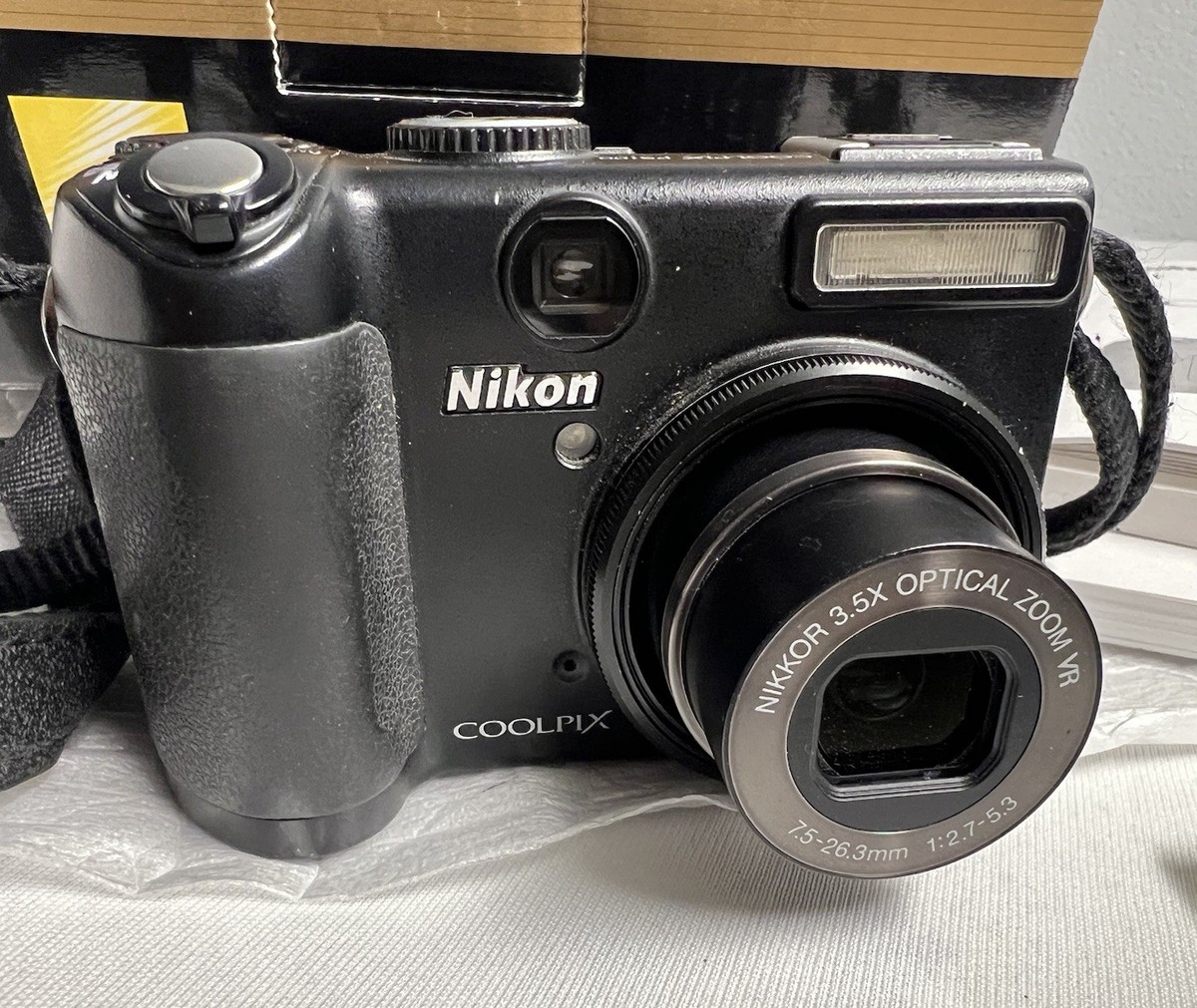 Nikon Coolpix P5100 Digital Compact Camera 12.1MP Complete Set w