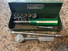 VINTAGE S-K SK TOOLS # 40970 1/4" DRIVE RATCHET / SOCKET SET 10-PIECE METAL BOX
