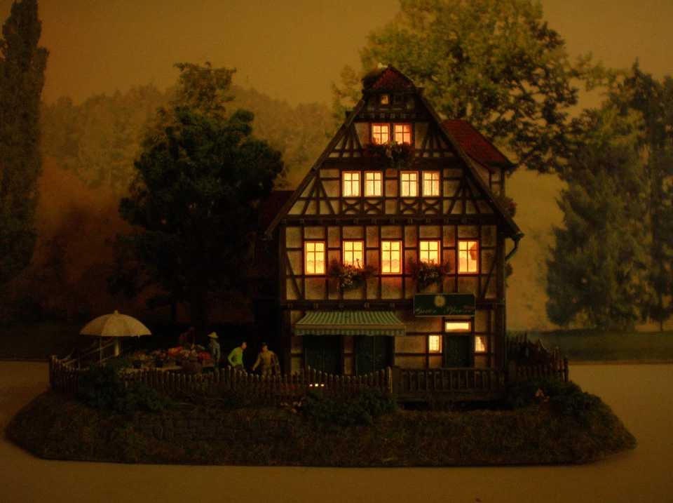 HO Diorama HO 1:87 Half-Timbered House Flower Shop Nursery Patinated Illuminated - Image 2 of 4