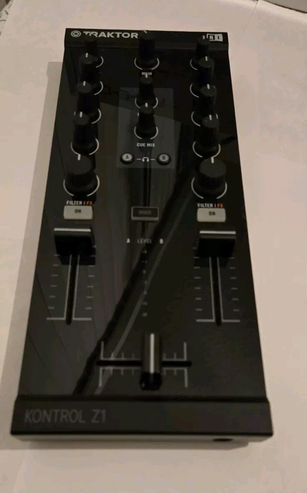 NI Native Instruments Traktor Kontrol Z1 USB Professional DJ Controller - Image 2 of 4
