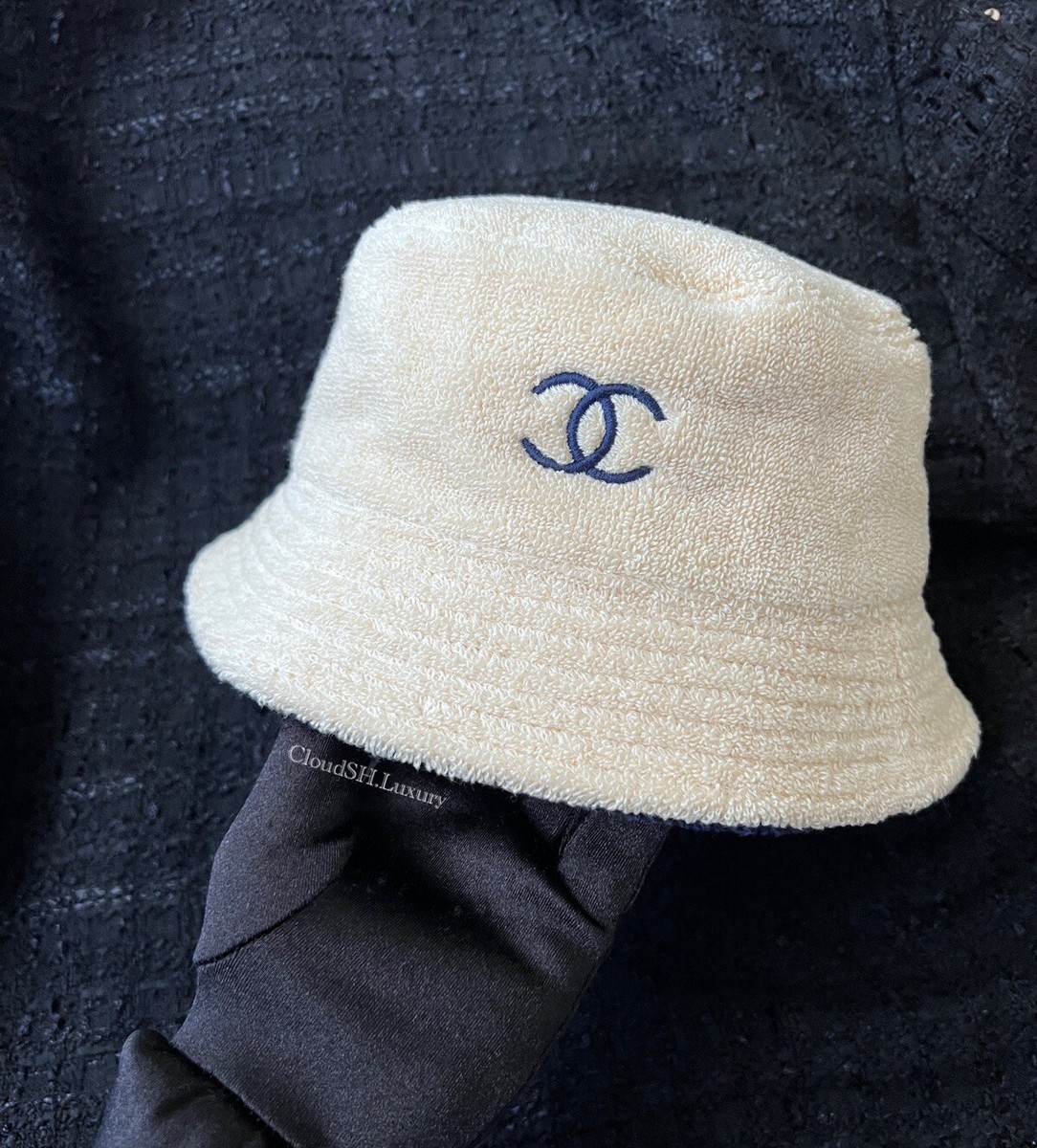 CHANEL ノベルティ　ホワイトバケットハット CCロゴ Auth Chanel CC Logo Terry Cloth Beige Bucket Hat Sz.M | eBay