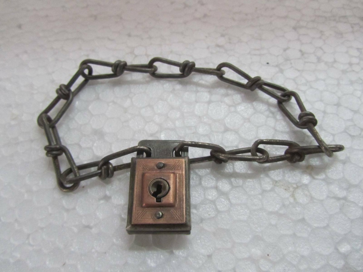 大きめ ビンテージ N&W 鉄道 Padlock with chain 大きめ ビンテージ N&W 鉄道 Padlock with chain