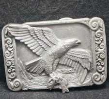 XE07126 VINTAGE 1984 EAGLE FLYING BIRD ANIMAL ARTWORK MENS PEWTER BELT BUCKLE