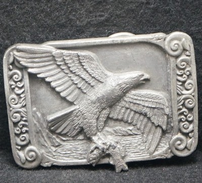XE07126 VINTAGE 1984 *EAGLE FLYING* BIRD ANIMAL ARTWORK MENS PEWTER BELT BUCKLE
