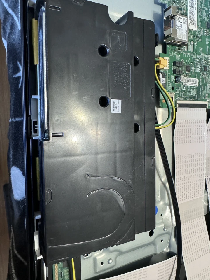 Alto-falante woofer conjunto de duas TVs Samsung UN65NU710 - Imagem 4 de 4