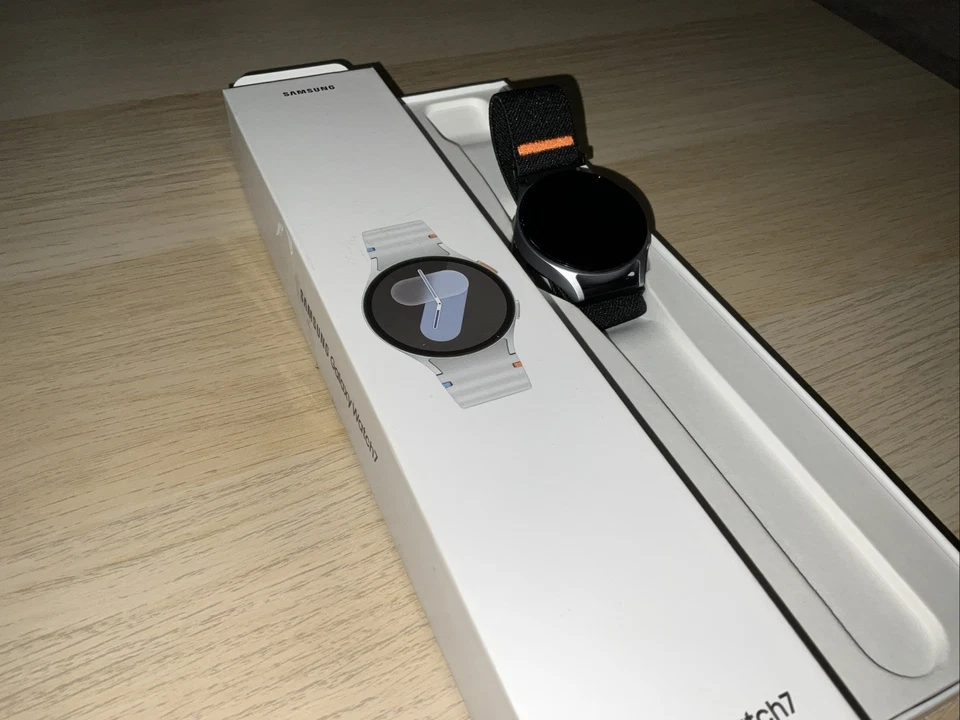 Samsung Galaxy Watch 7 - Wi-Fi + Bluetooth + LTE - 44mm - SM-L310 FOR PARTS - Image 4 of 4