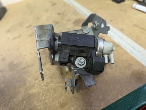 BMW 6 SERIES 650I F12 N63 ENGINE 08-17 VACUUM TURBO SOLENOID VALVE WITH BRACKET - Picture 9 of 9
