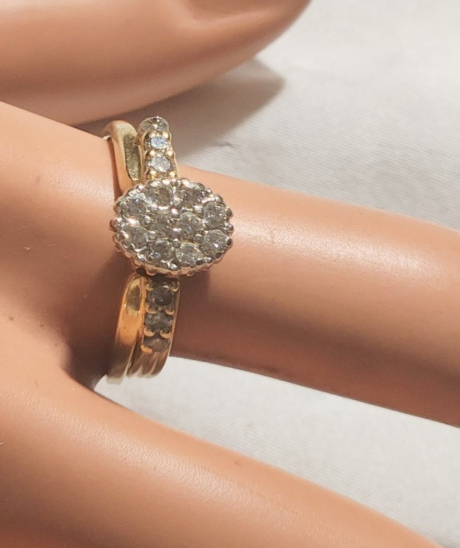 14kt yg 18 Diamond Ring Beautiful clean Diamonds , Ring SIZE 9, WT. 4.3 GRAMS