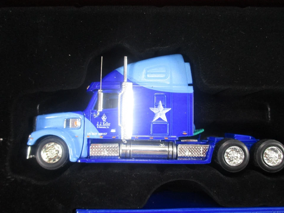 Ltd. J.J. Keller 2 Freightliner Trucks and Trailer Set in Nice Wooden case 1/64 - Image 4 of 4