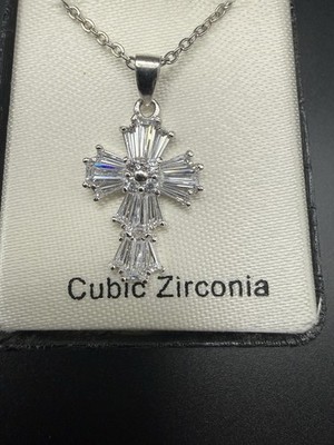 NIB Unbranded Gift Box Cubic Zirconia Silver Plated Cross Pendant Necklace 18''