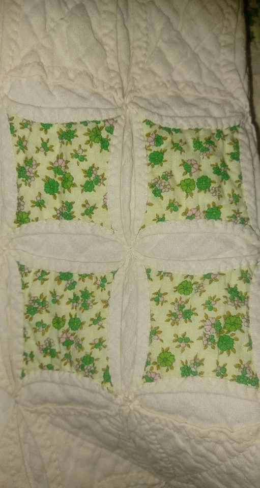 VINTAGE 1930's🌟Traditional Cathedral Window Quilt 🌟- Hand Stitched - 95"x 80" - Image 4 of 4