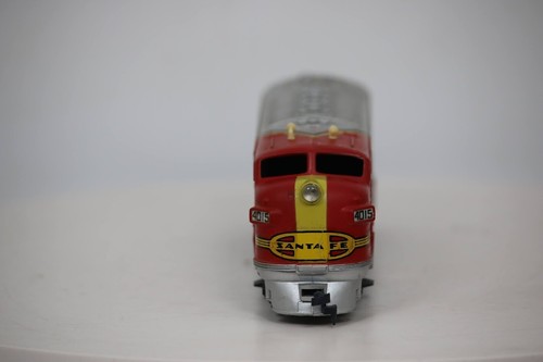 TYCO Mantua HO Scale SANTA FE 4015 Non-Powered Locomotive 1:87 Gauge - Picture 3 of 5