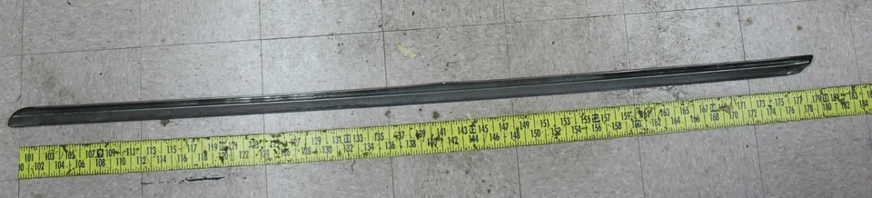 Moldura basculante izquierda OEM GM LH Chevrolet Sedán 1949-52 entrega (Bin45) Foto 4 de 4