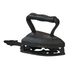 Vintage Miniature Metal Cast Iron Sad Iron with Trivet Salesman Sample 4-1/2"