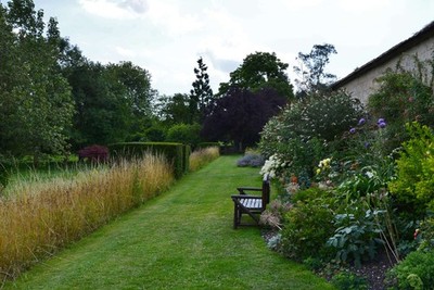 Foto A2 Houghton Lodge Gardens: Blick nach Süden außerhalb des ummauerten Gartens Nr. c2015