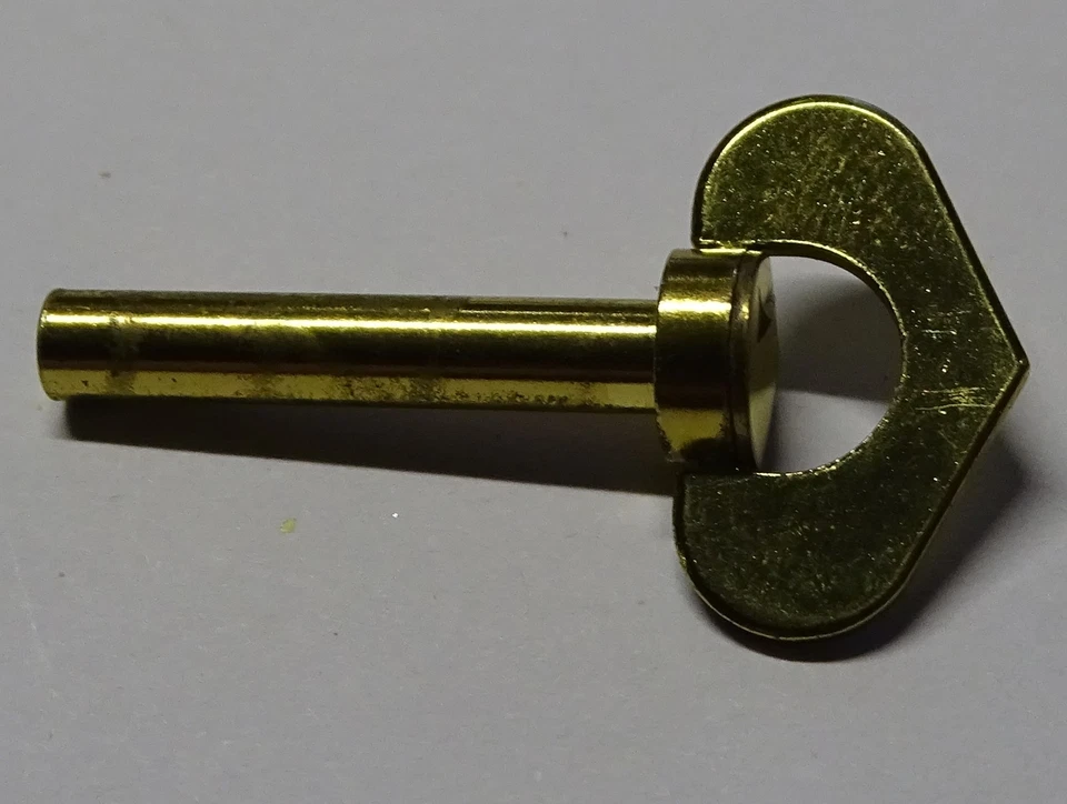 CLES REMONTAGE REVEIL SWIZA 8 LONGUEUR TUBE 21 mm