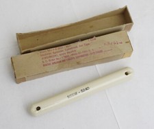 Insulator, Spreader, Cylindrical Jan Type. White Steatite. 08/51