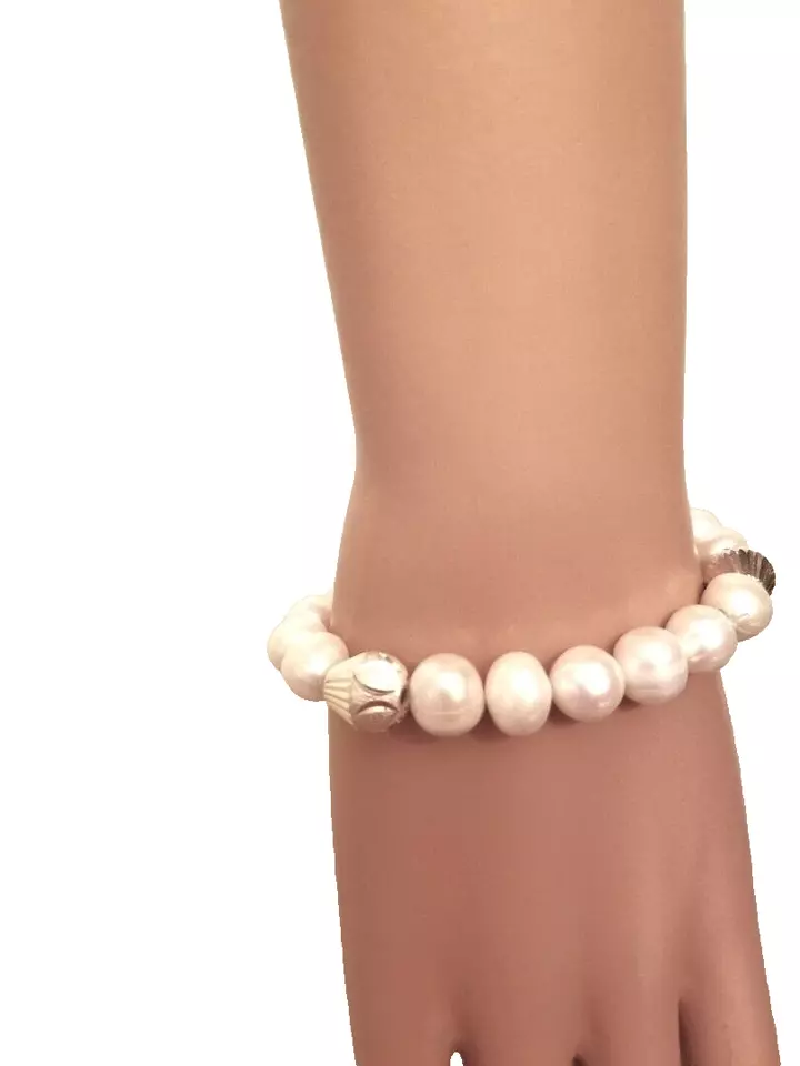 Freshwater Pearl Bracelet with 10mm 925 Sterling Silver Diamond Cut Spacer Beads - Image 2 of 4