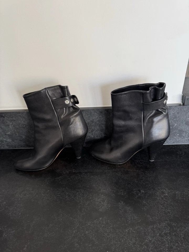 Botines Isabel Marant de cuero negro Foto 2 de 4