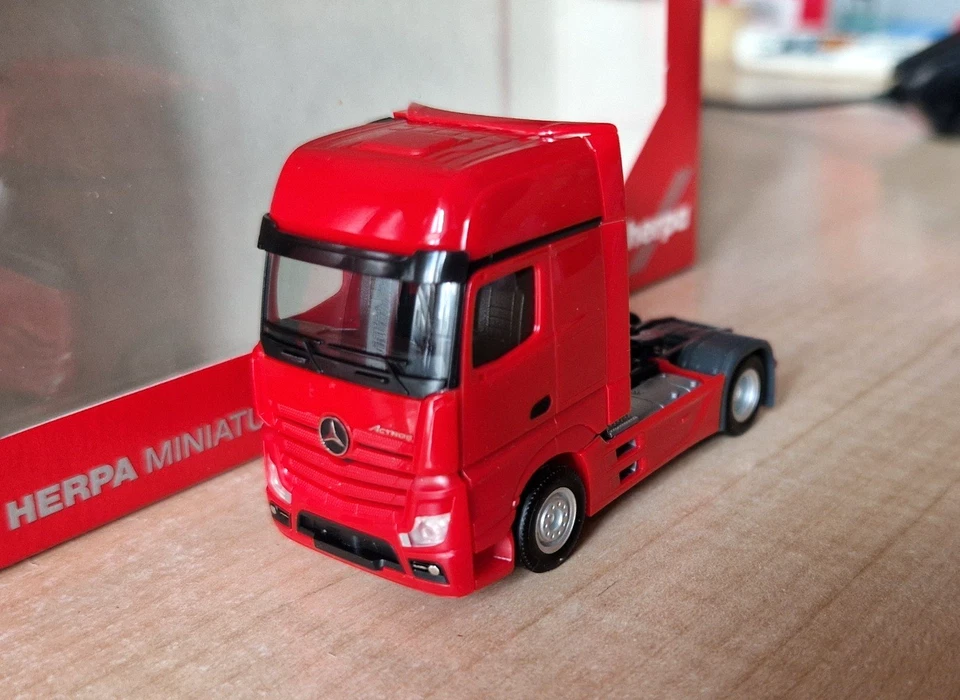 Herpa 159173 MB ACTROS 11 trattore stradale neutro rosso  1:87 OVP - Immagine 3 di 4