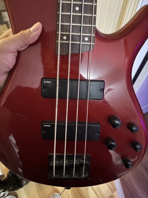 Ibanez Soundgear 4 String Electric Bass / With Stand