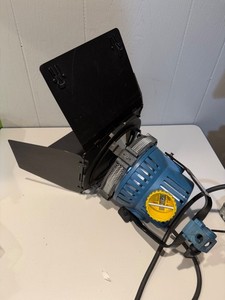 ARRI- Arrilite 1000 Open Face Tungsten 1K Light w/Barn Doors Type: AL 1000 Watt
