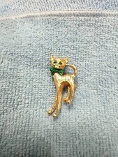 Vintage Gold Tone Cat Brooch w/ Green Rhinest...