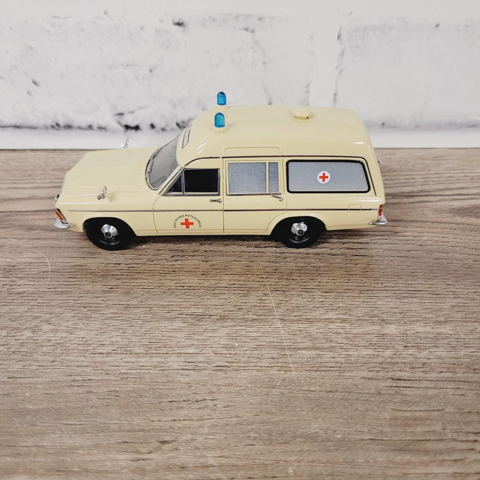 OPEL ADMIRAL B MIESEN LWB AMBULANCE IVORY MATRIX MX11502-051 1/43 RESIN - Image 2 of 4