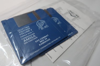 Quattro Fighters Codemasters ~ Amiga Spiel getestet & funktionsfähig nur Disk & Handbuch