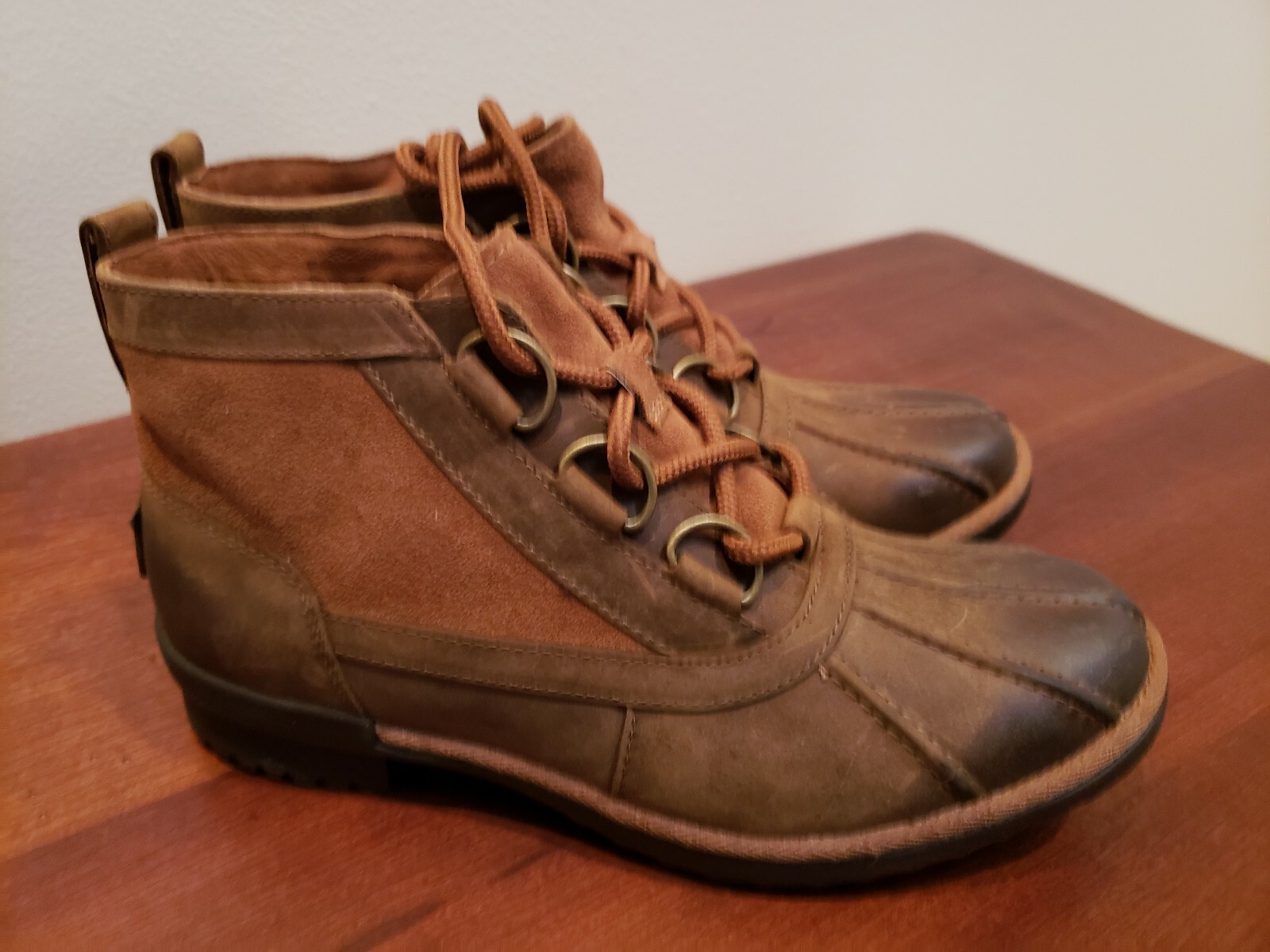 uggs with laces womens