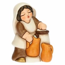Donna alla fontana personaggio del presepe classico Thun, colore bianco