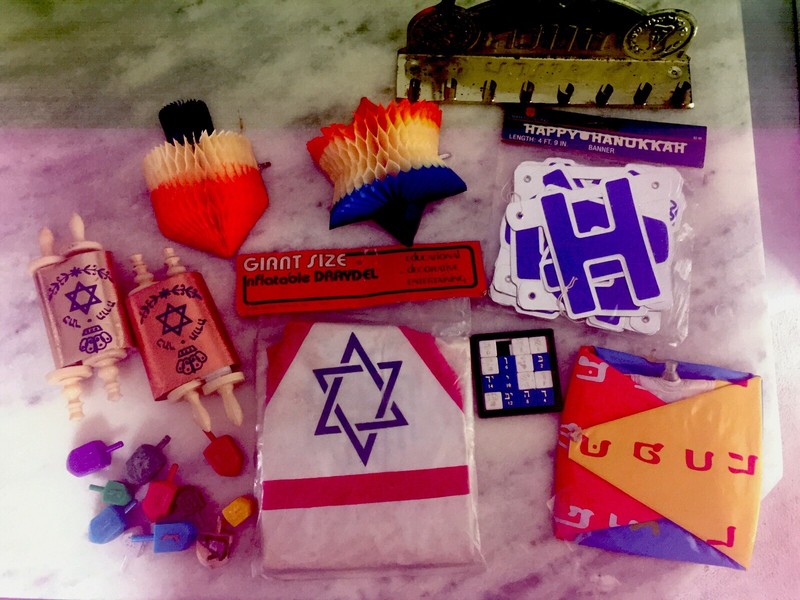 Chanukah Party Items /Menorah,Banner, Beach Balls, Torahs, Puzzle, Dreidels