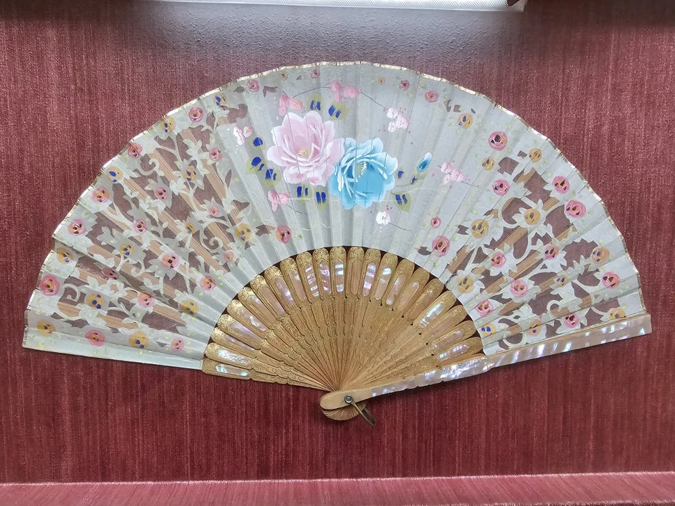 Hermosa Caja Antigua Enmarcada Abanico Pintada a Mano Seda Madreperla Bambú 20x13" Foto 2 de 4