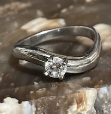 Cubic Zirconia And Sterling Silver Solitaire Ring Wavy Band Size 5