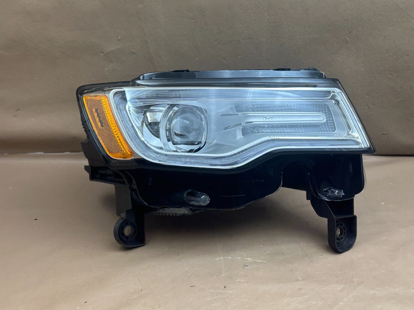 Mint! 2014-2016 JEEP GRAND CHEROKEE RIGHT HEADLIGHT HID XENON NON-AFS CHROME OEM