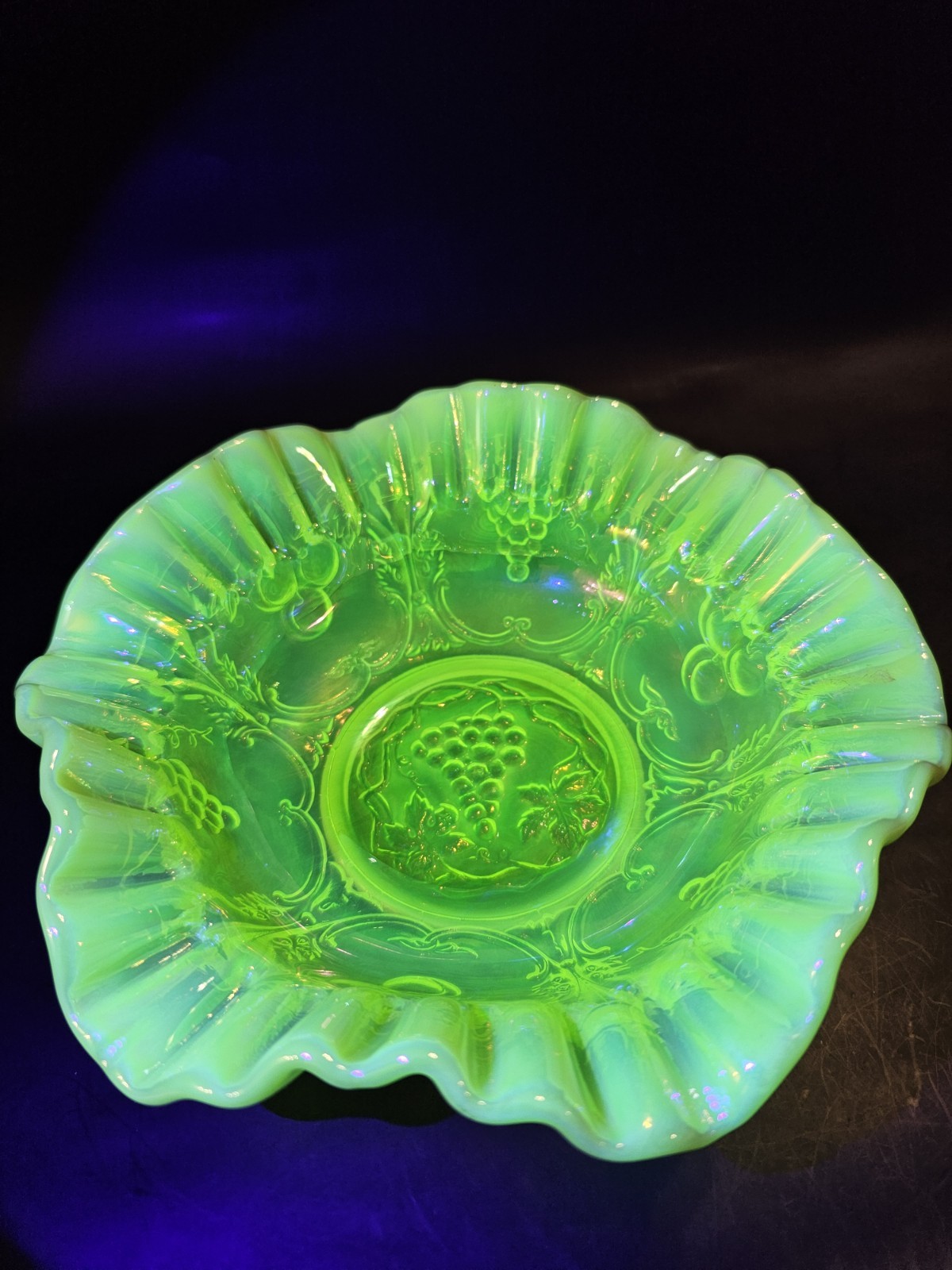 VASELINE OPALESCENT CARNIVAL GLASS GRAPE & CABLE BOWL URANIUM VINTAGE