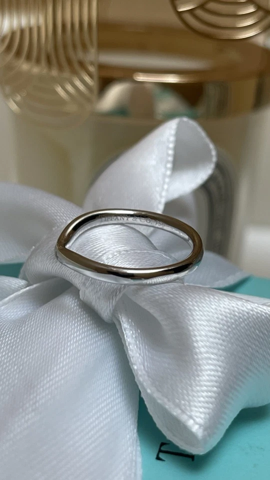 Anillo Tiffany & Co Elsa Peretti Banda Curvada Oro Blanco 3 Dia talla 4.5 NUEVO $1300 Foto 2 de 4