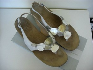 clarks leather toe post sandals