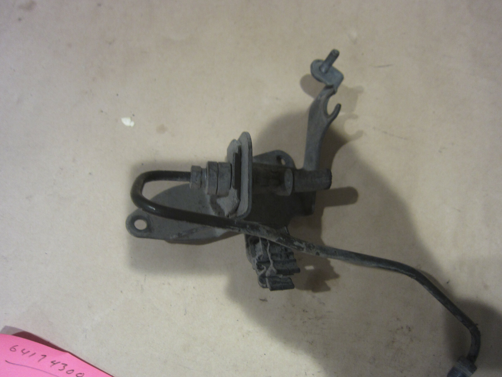 Ferrari  California - RH Front Brake Pipe And Bracket - P/N  251085 - 252372
