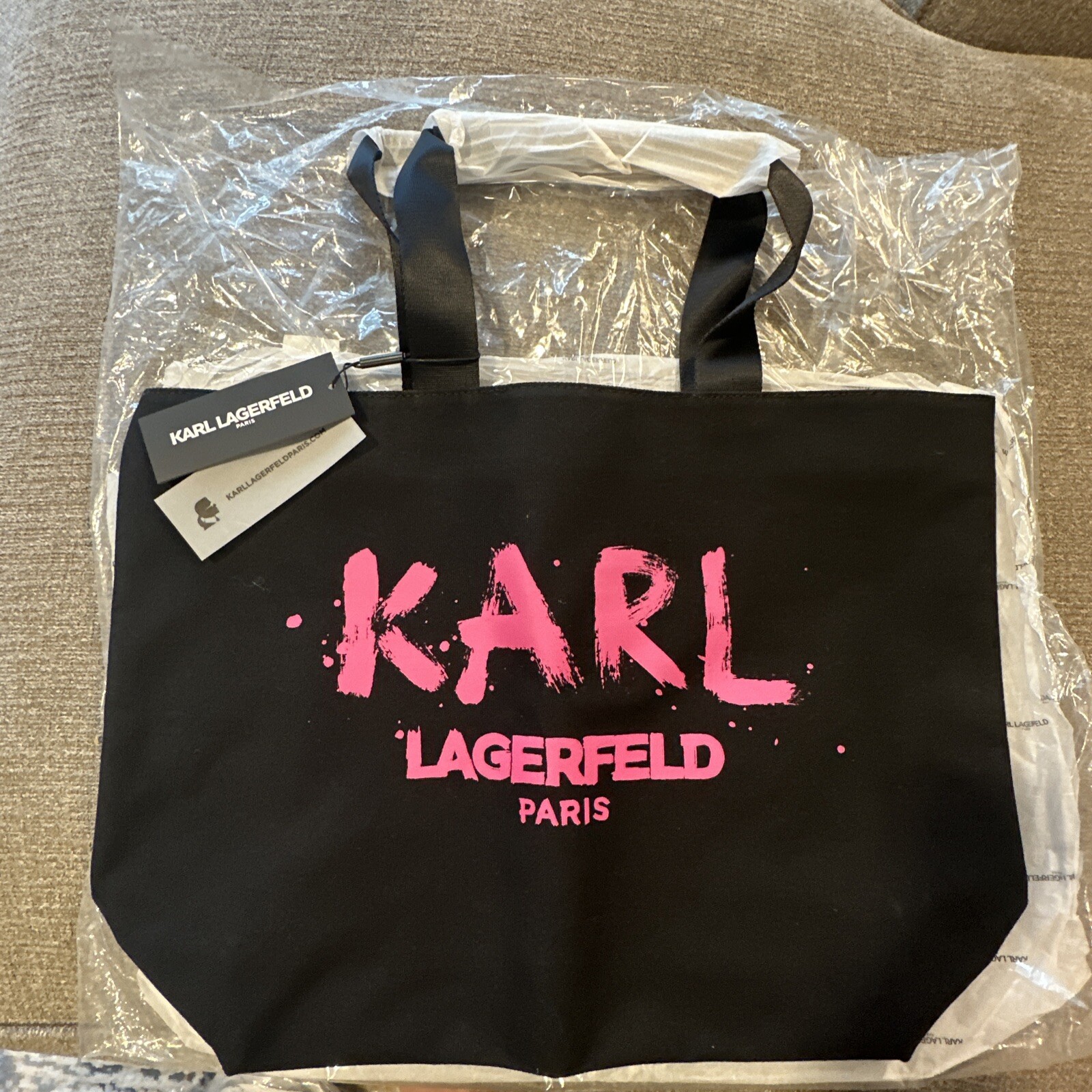 Новая холщовая сумка Karl Lagerfeld Paris Kristen - Черныйрозовый- Парижская тематика 10290₽